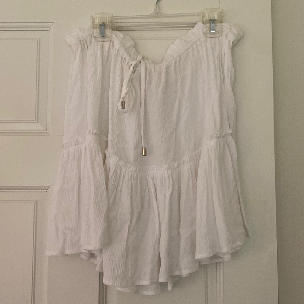 Flowy white mini skirt from boutique
